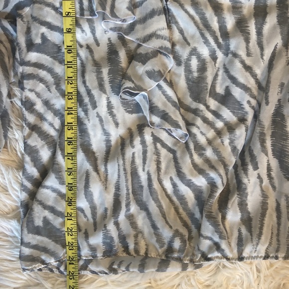Ann Taylor Loft Animal Print Blouse Gray White Size Medium - Picture 5 of 7
